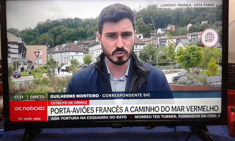 Vendo Smart tv Led Qlive de 32 polegadas