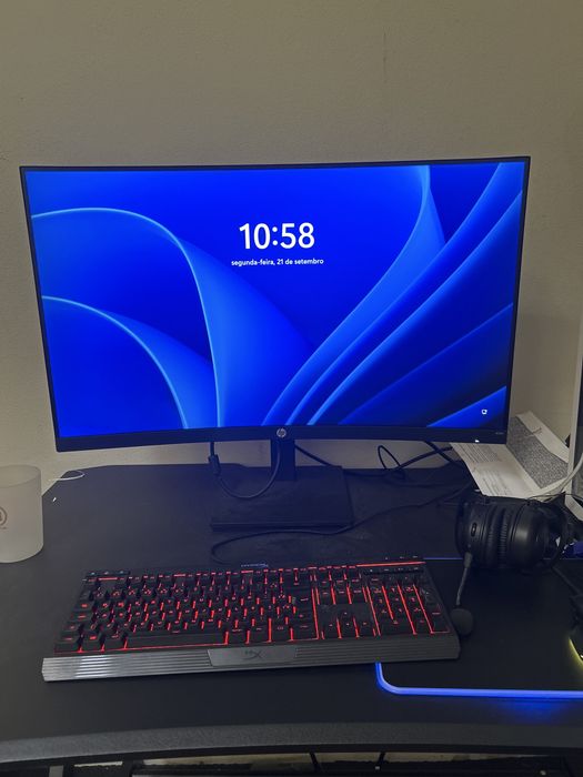 Pc gamer cadeira mesa conpleto