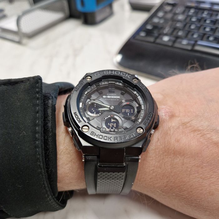 Casio G-Shock GST-W100B RADIO+SOLAR / pasek RED