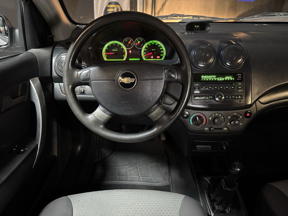 Chevrolet Aveo - Gasolina - Apenas 120 Milkm