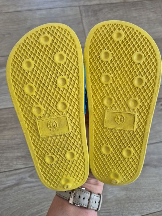 Jak nowe!Jak nowe!  Klapki dziecięce w kaczuszki, Smyk, rozm 28