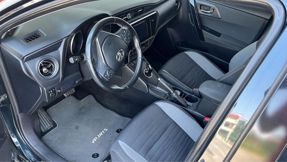 Toyota Auris Touring Sports 1.8 HSD Comfort + P. Sport