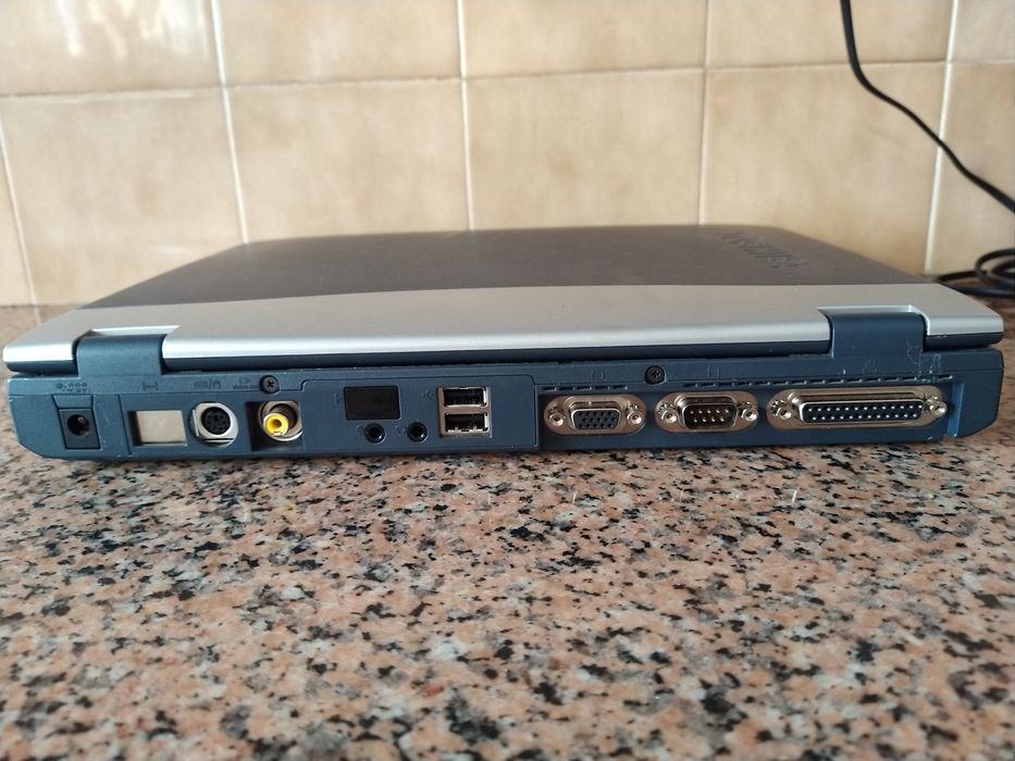 Computador portátil Toshiba antigo coleção casa quarto apartamento