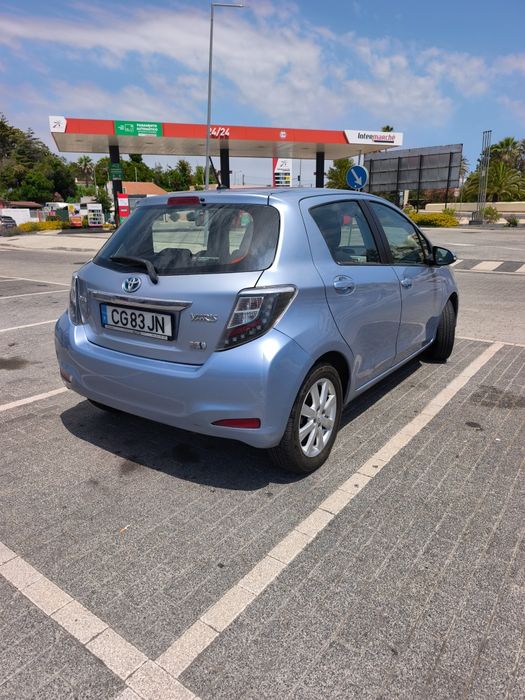 Disponível / Toyota Yaris 1.5 Híbrido Automático / Disponível