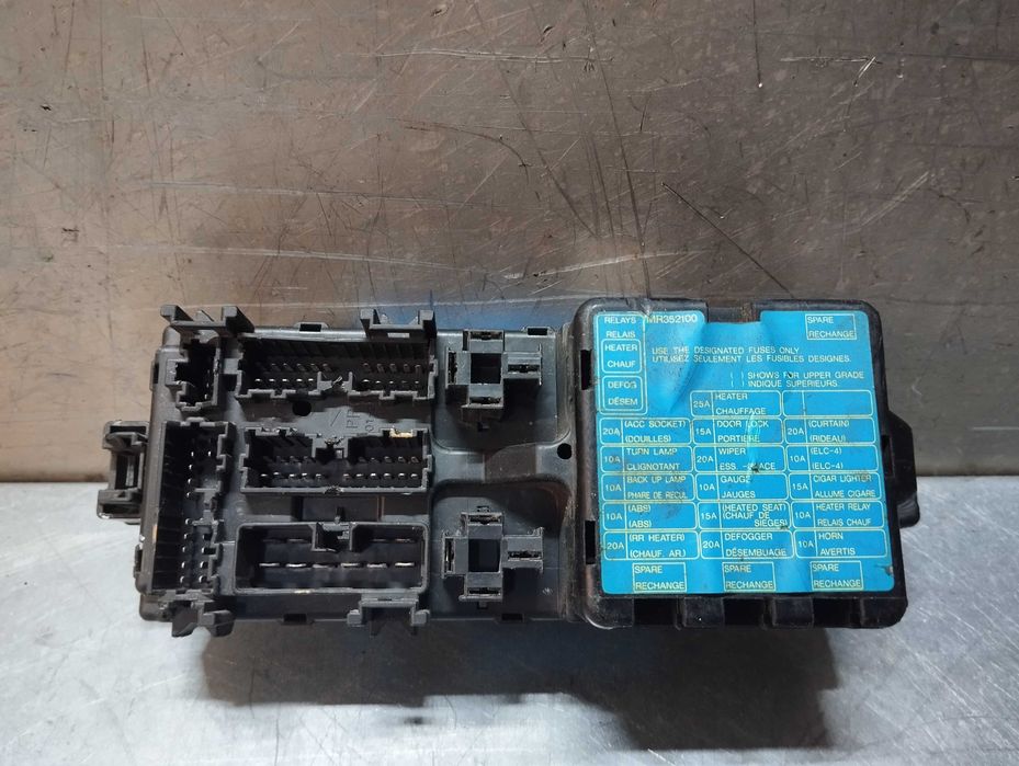 CAIXA DE FUSIVEIS MITSUBISHI L400 MR301444 MR352100