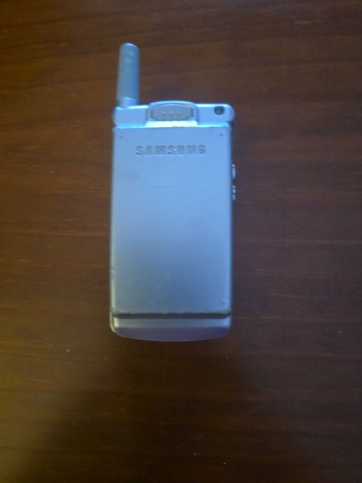 Samsung SGH-E700 – Telemóvel clássico flip vintage