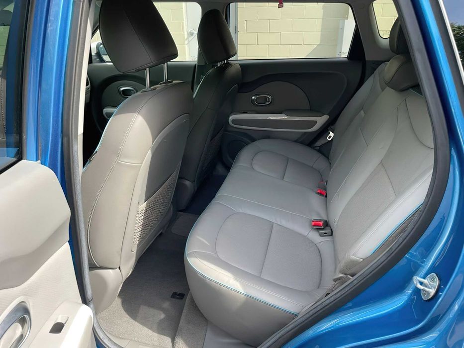 Kia Soul EV      2021