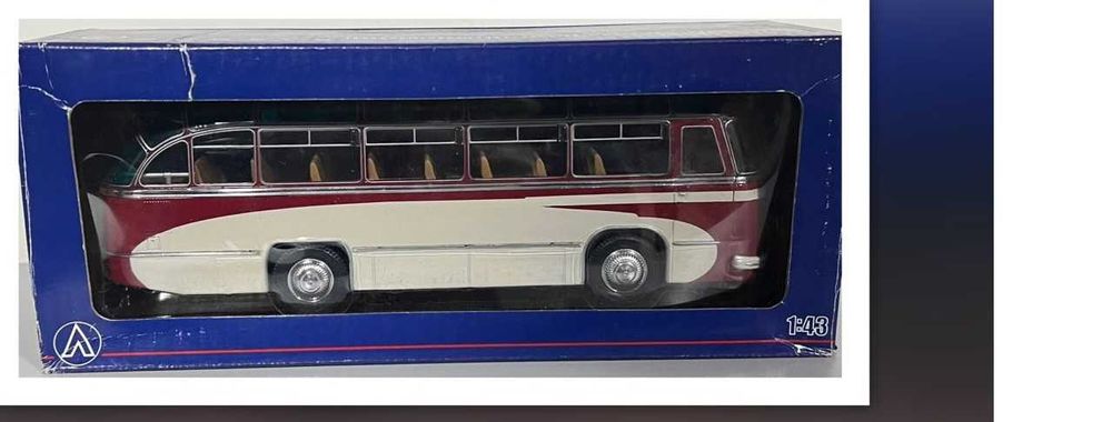 моделі автобусів і вантажівок