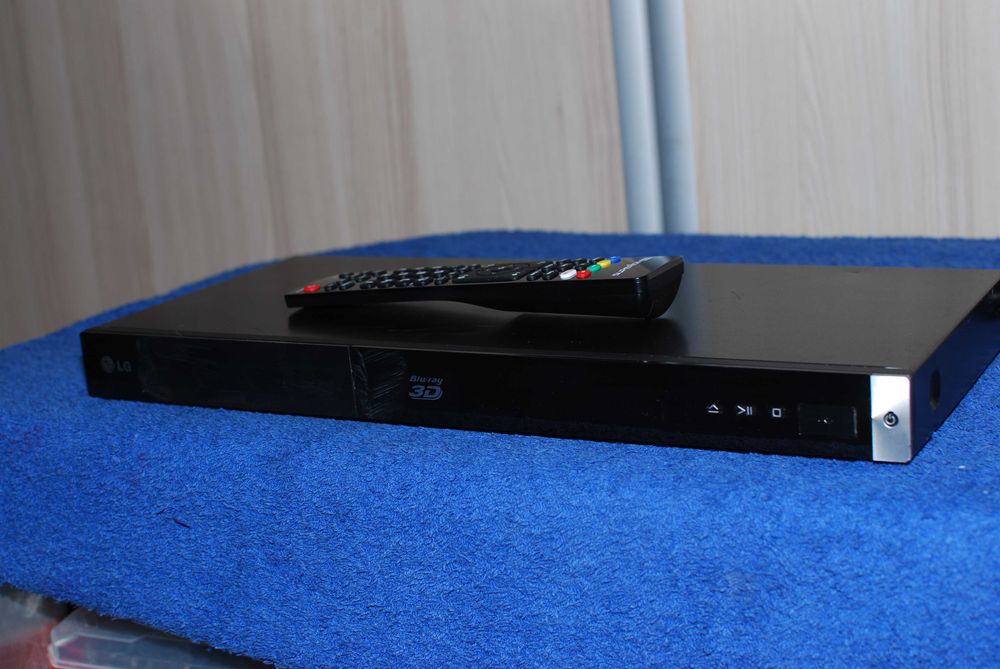 Odtwarzacz Blu-rey DVD LG BP 420