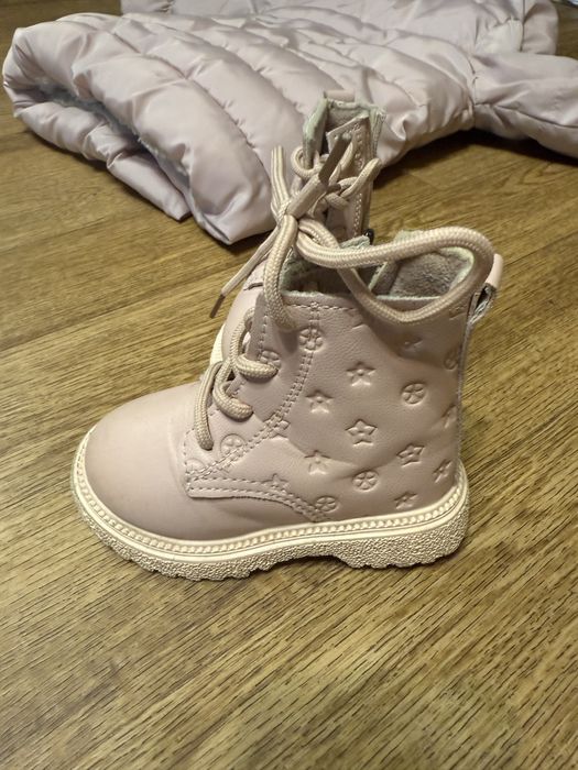 Комплект демисезонная  Куртка стеганая детская zara и ботинки Луи