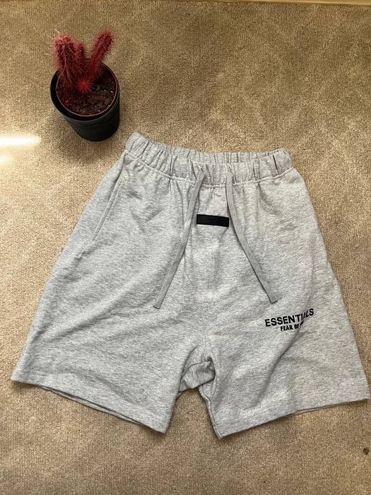 Шорти essentials L
