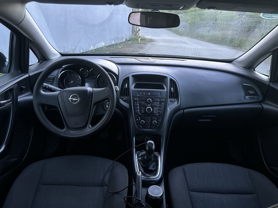 Opel Astra J 2011r 1.4 benzyna  Zadbany