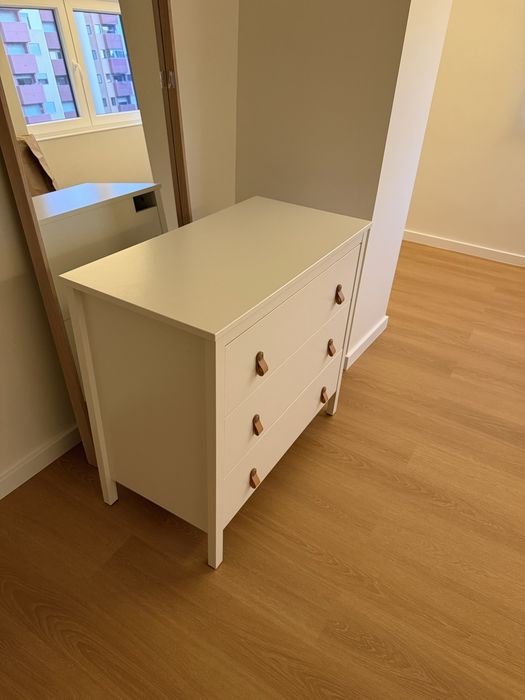 Cómoda branca IKEA
