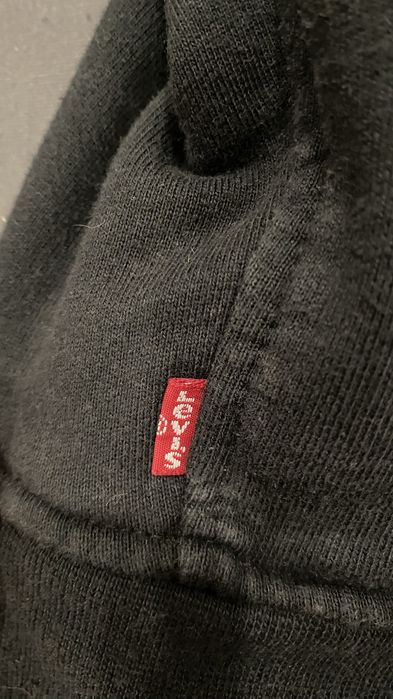 Sweatshirt / Casaco com Capuz Levi’s Preto com Logo em Relevo Laranja – Tamanho XL