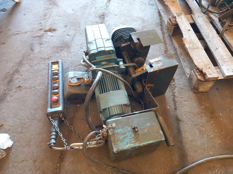 Wciągnik Demag 250kg dwubiegowy