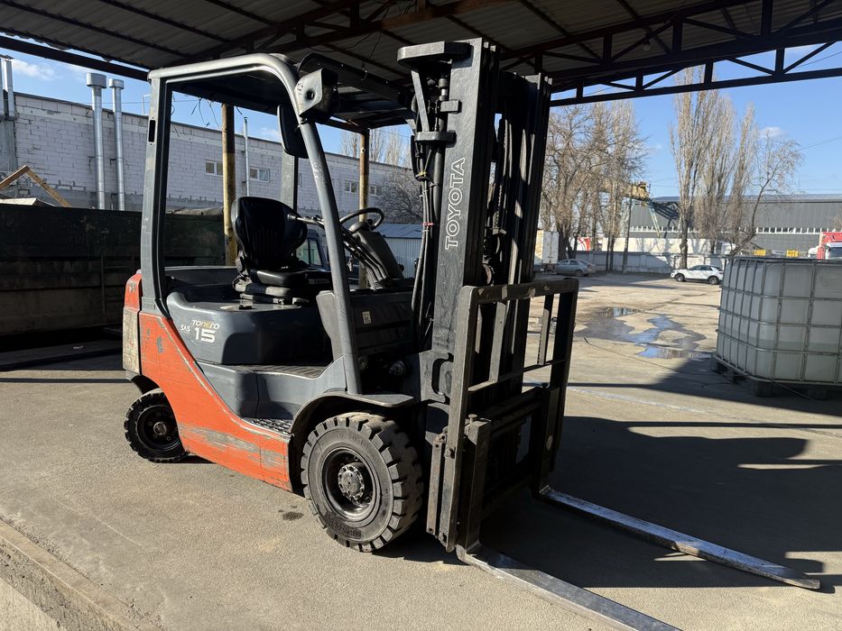 Погрузчик Toyota 1,5т дизель (вылет стрелы 4,5м)