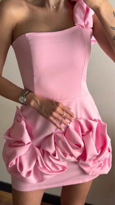 Сукня жіноча з воланами на одне плече. Сукня вечірня коктейльна сукня