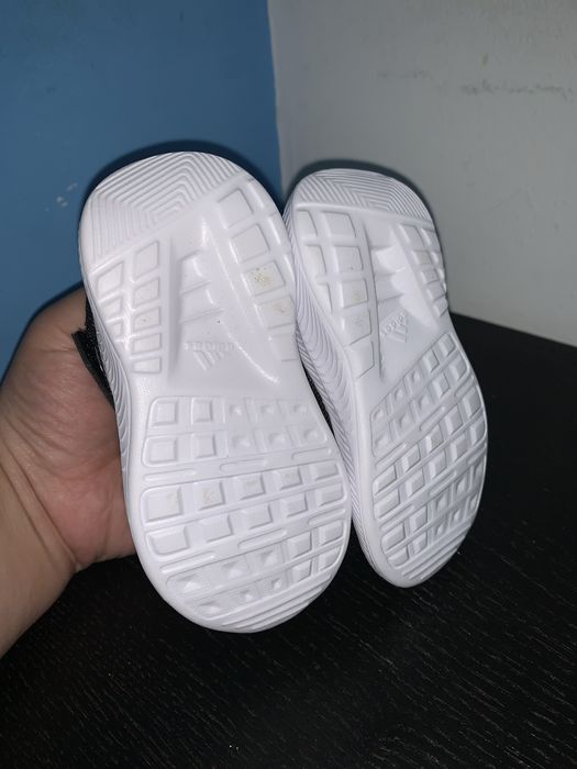 Tenis Adidas novos