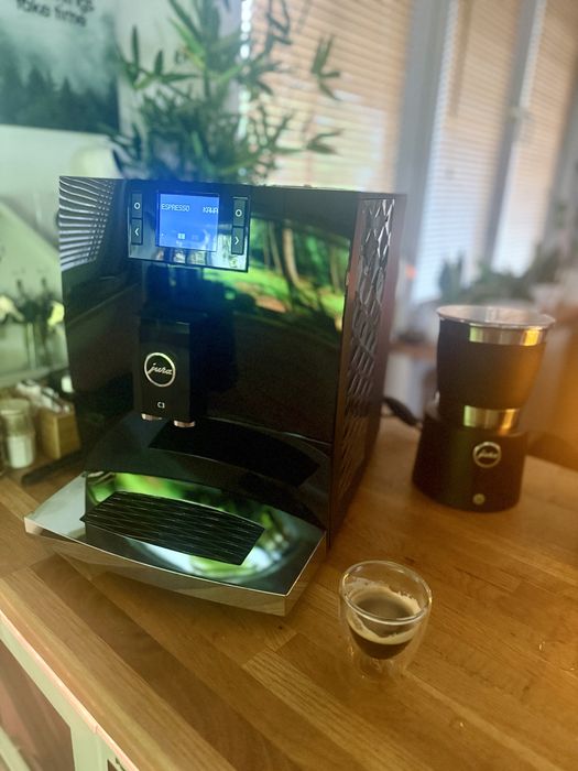 Ekspres do kawy JURA  C3 Piano Black + spieniacz do mleka + moduł WiFi