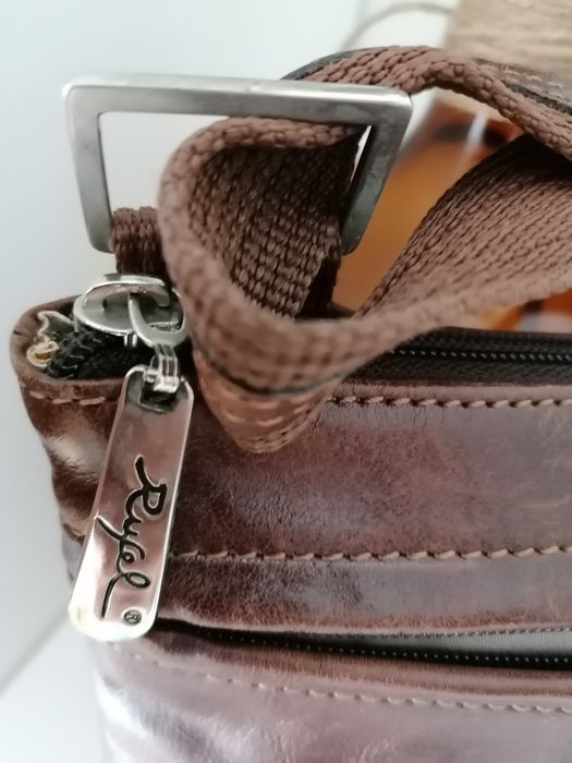 Mala tiracolo pele castanha