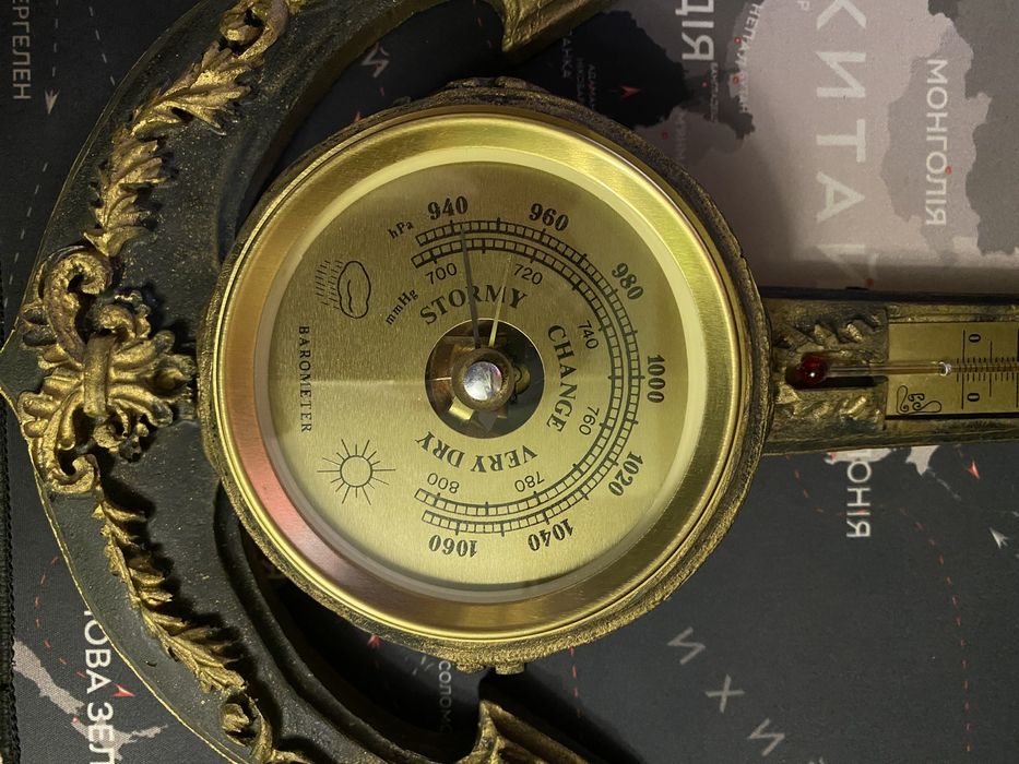 Барометр з термометром в якорі СРСР.