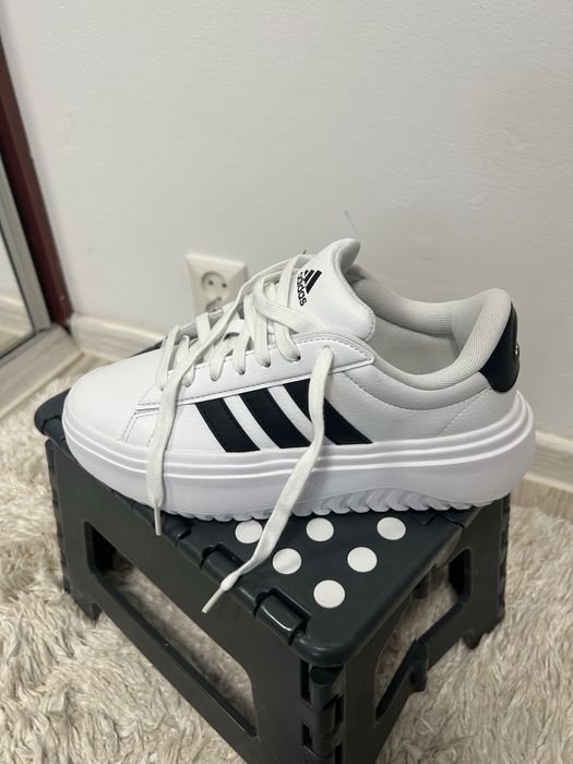 Sneakersy białe adidas r 38 2/3