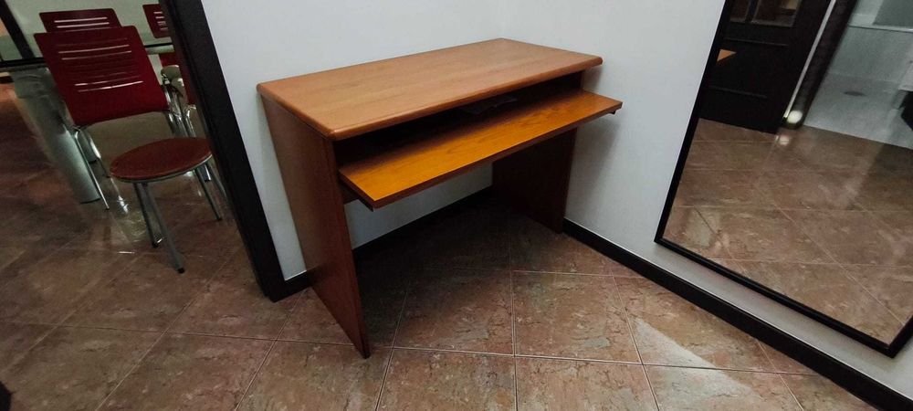 Secretaria em madeira