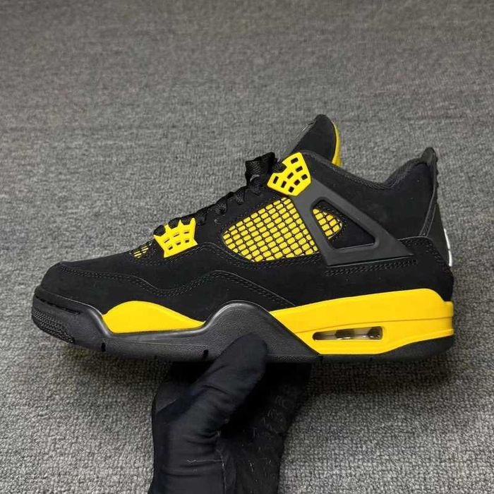 Jordan 4 Retro Thunder R.45
