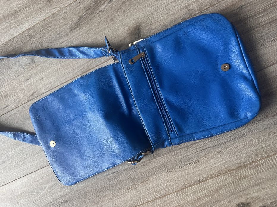 Яскрава містка сумка