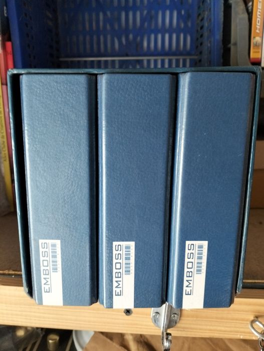 Arquivador para CDs ou DVDs em forma de 3 dossiers