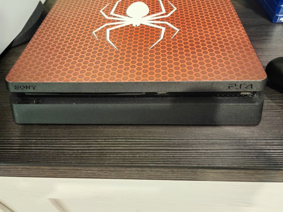Konsola Ps4 slim