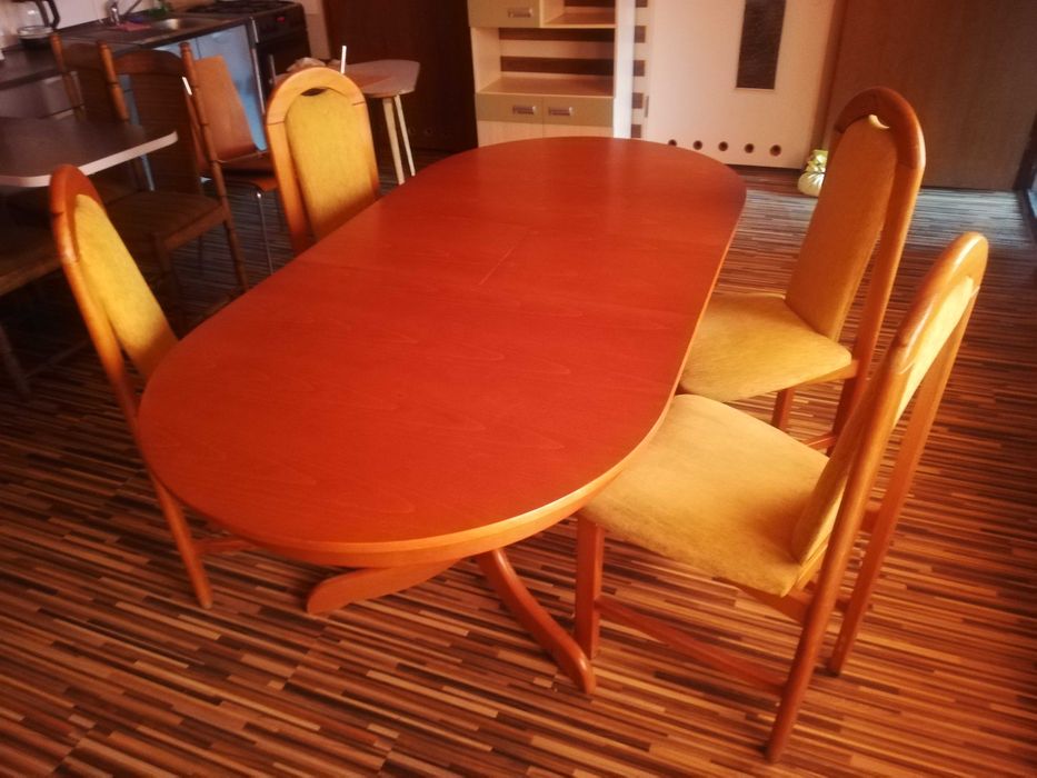Stół rozkładany plus 4 krzesła