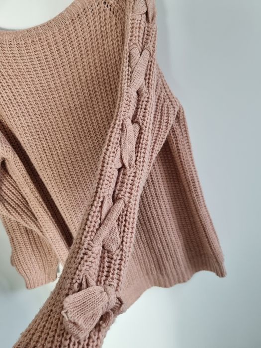 Sweter pudrowy pastelowy wiązanie rękaw