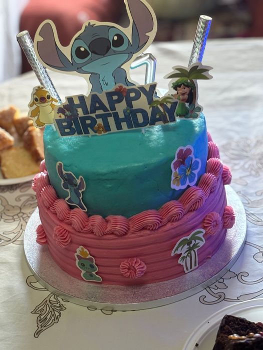 Bolos e kits de festa