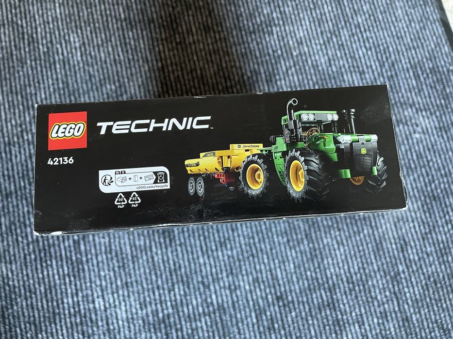 LEGO 42136 Technic Traktor John Deere 9620R 4WD
