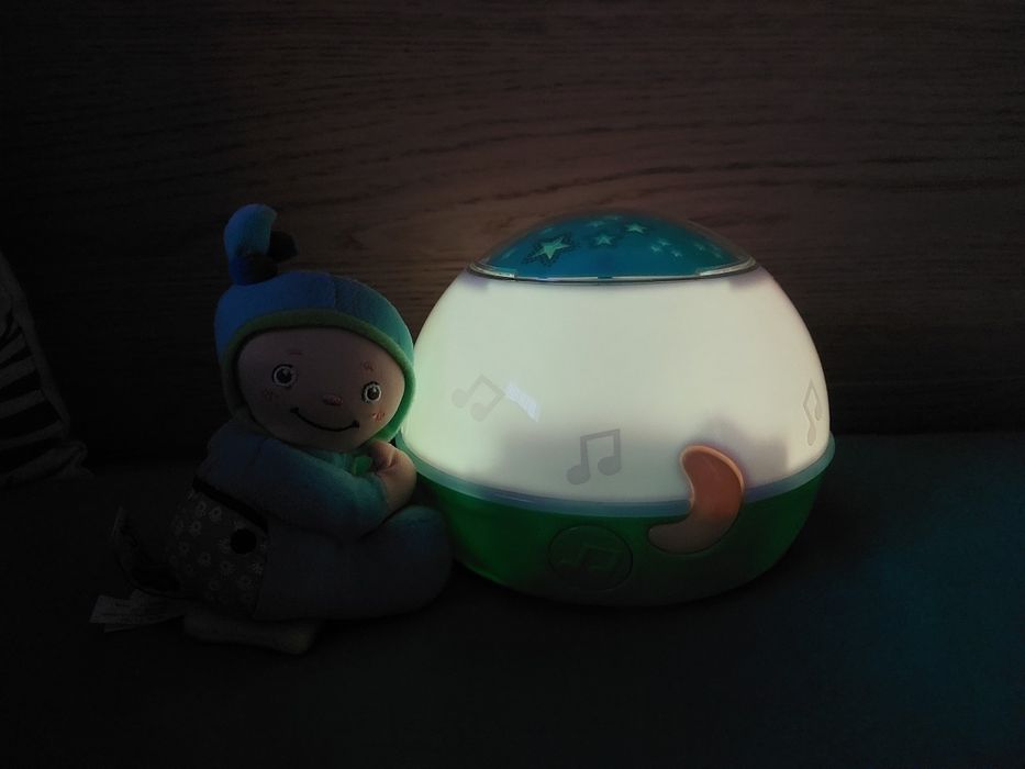 Luz presença com música e projetor da Chicco