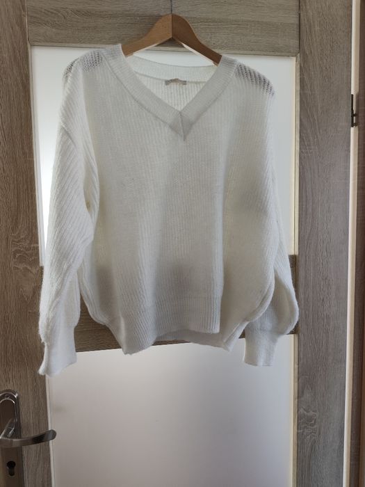 Sweter damski śmietana Megi dekolt V uni oversize uniwersalny