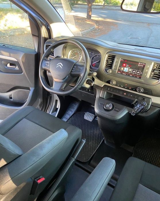 Aluguer "Vendo" carrinha 8 lugares com ou sem condutor