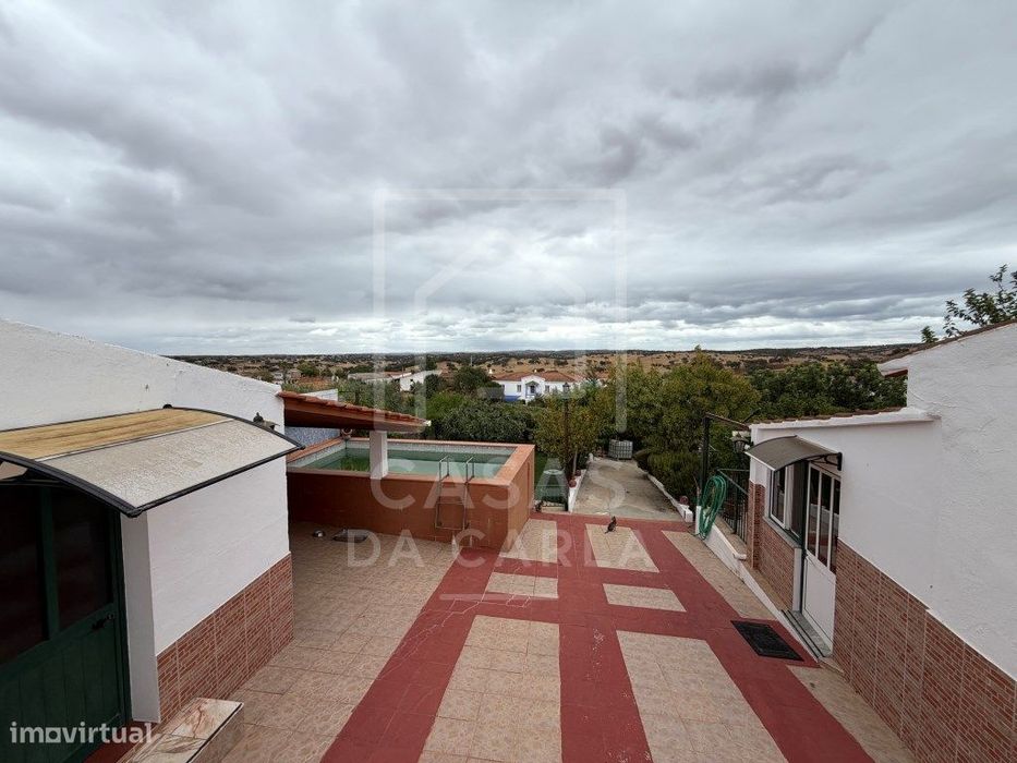 Propriedade T3 com Anexo T1+1 completamente renovada e jardim com 1...