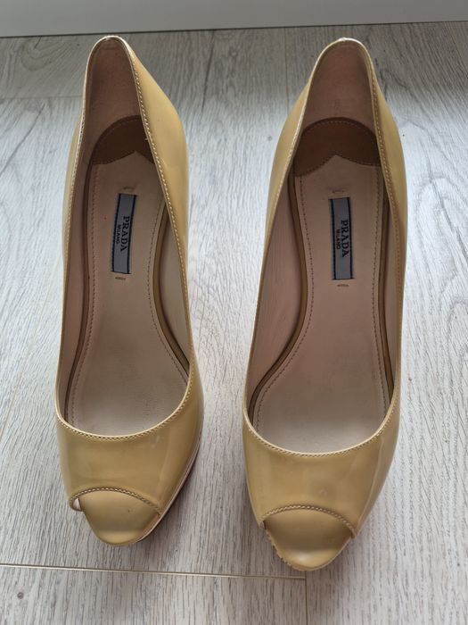 Prada Milano, peep toe, lakierowane czółenka, korkowa koturna rozm 38,5
