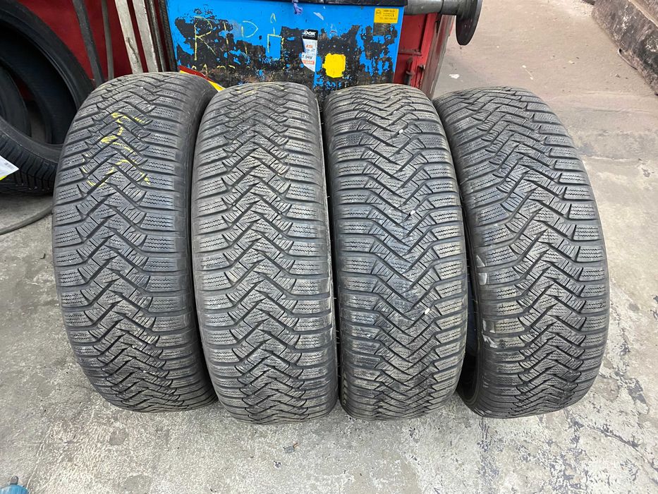 215/60R17 Cztery używane opony zimowe Laufenn