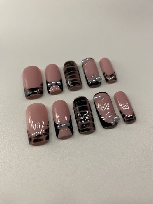 press on nails baddie