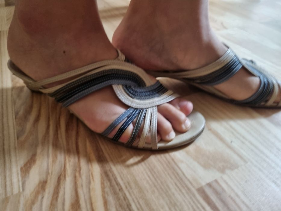 Niebieskie klapki 40