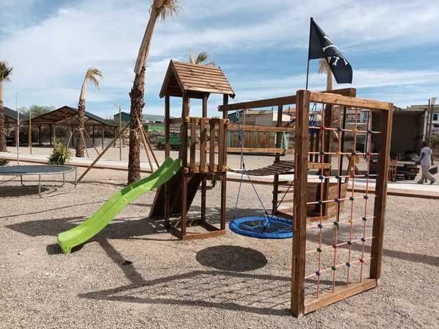 Parque infantil ponte suspensa, baloiços, bomberos, barco, escorrega
