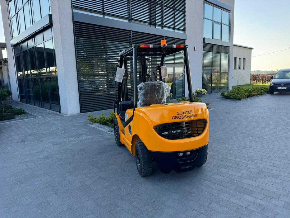 Seria JNowy wózek widłowy Gunter Grossmann silnik Hyundai 3T.