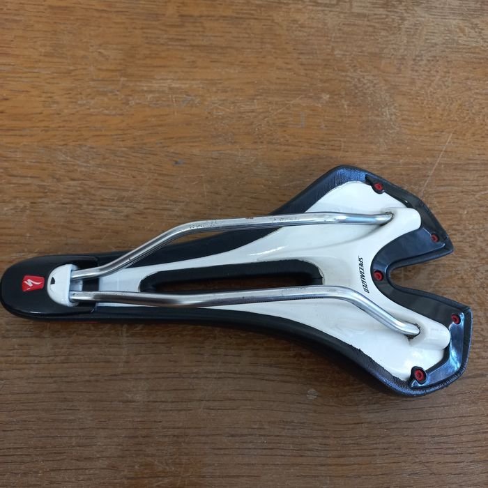 Selim Specialized Avatar 143mm body geometry