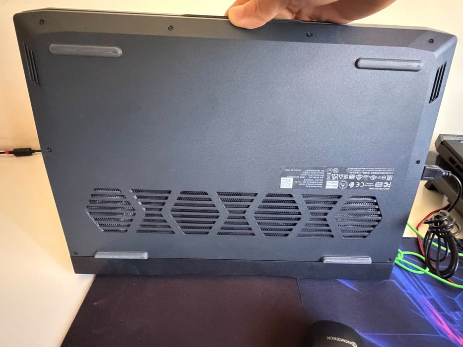Portatil gaming LENOVO