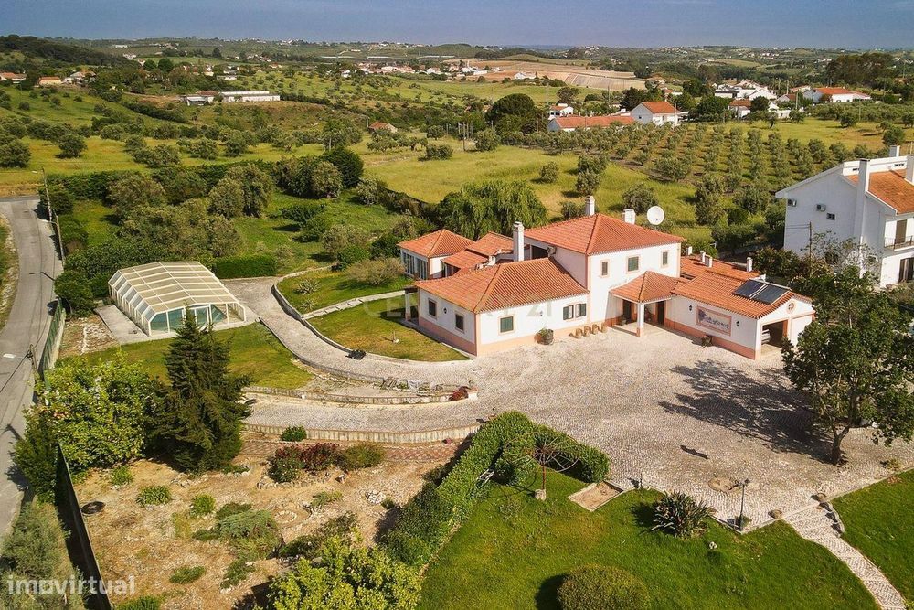 Moradia de sonho com Piscina, 7 Divisões e com Terreno 8461 m2  – Exce