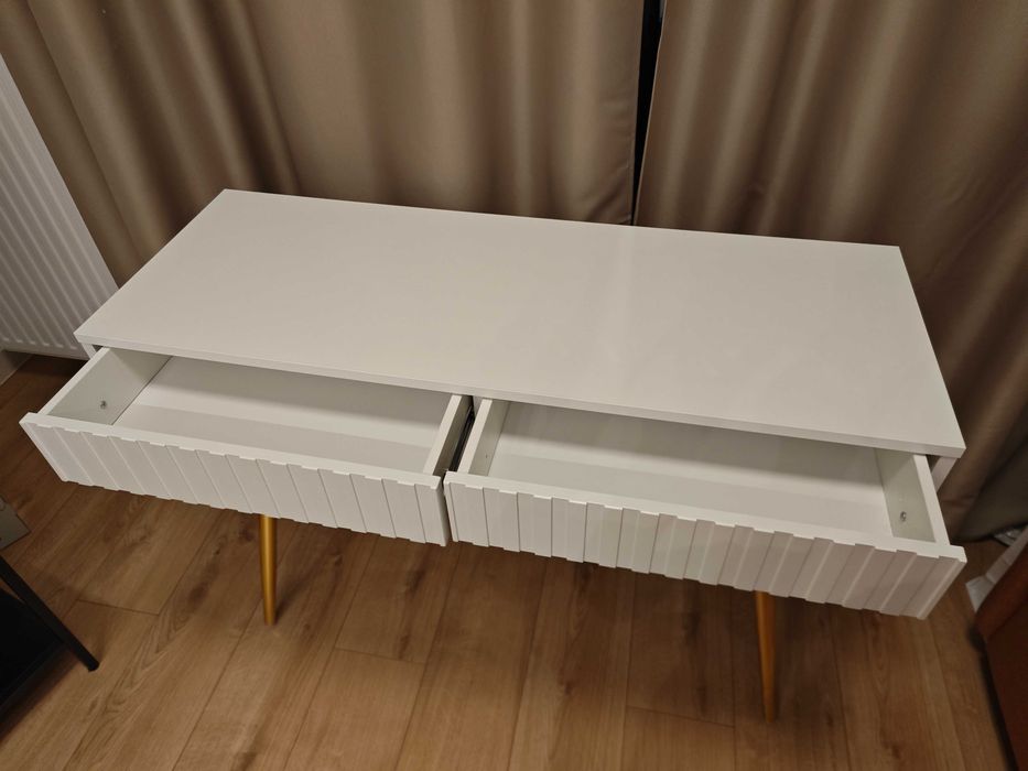 Toaletka do makijażu w dobrym stanie