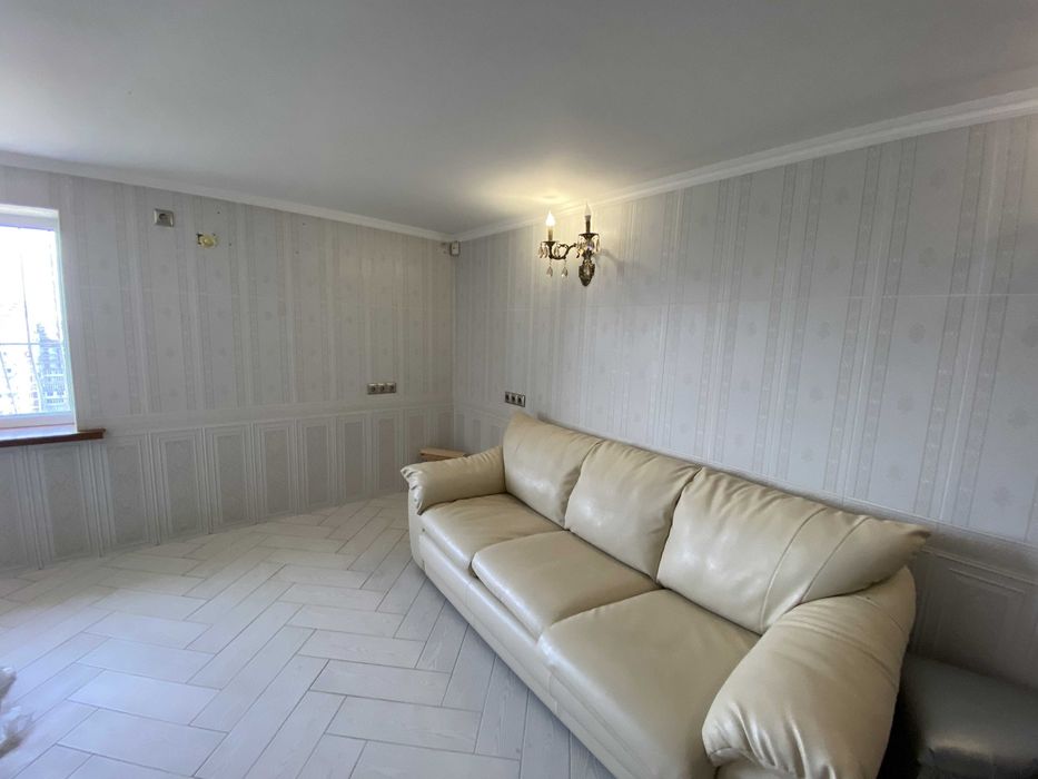 СРОЧНО 2 уровня 4 комн квартира с ремонтом Центр города.